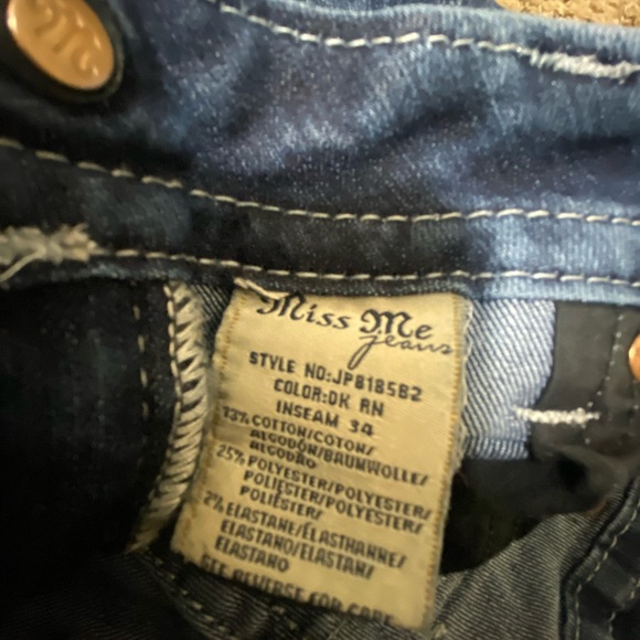 Signature Boot MissMe jeans
With bejeweled pockets
Used
Size- 28
#missme - Picture 8 of 8